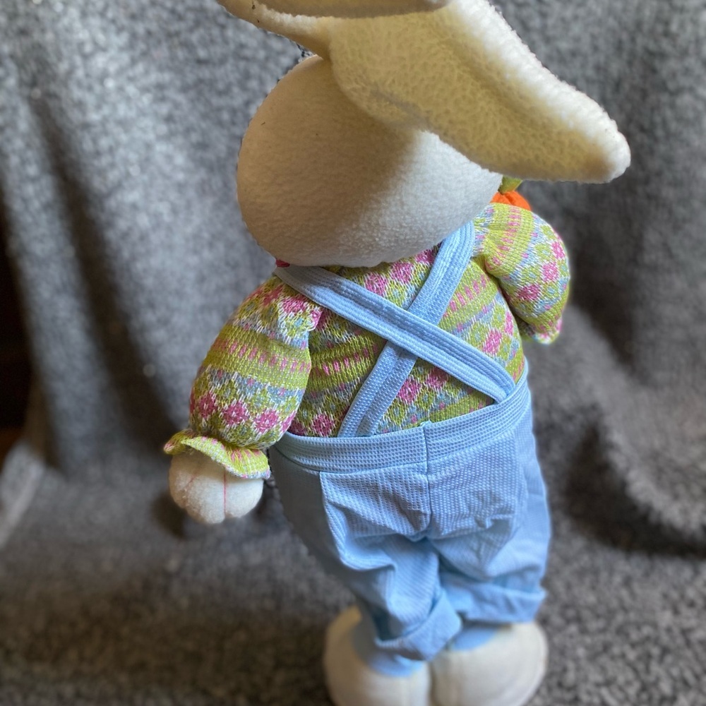 Adorable Bunny Couple Decor - Picture 6 of 11